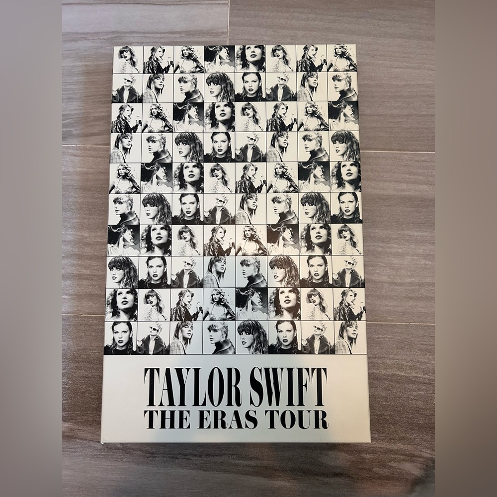 TAYLOR SWIFT THE ERAS TOUR 2024 TORONTO VIP TICKET HOLDER LUX COLLECTIBLE SET